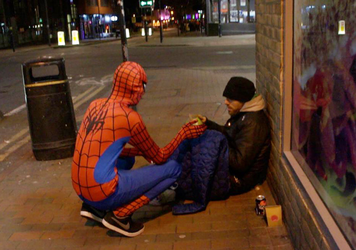 spider-man-helps-feeds-homeless-birmingham-uk-5